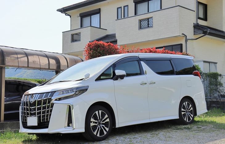 車が雨風や直射日光に常にさらされるため、車の劣化を防ぐ