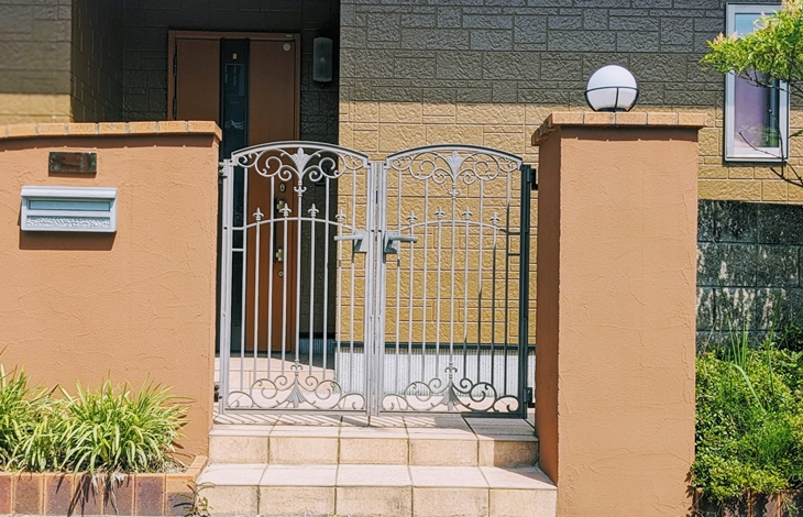 錆や汚れ知らずの門柱