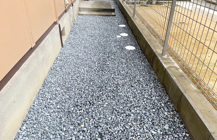 防草シートと砂利の組み合わせ