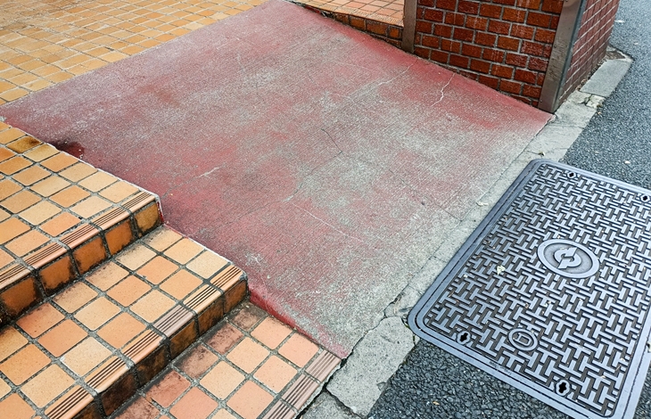 車椅子やベビーカーでの移動がスムーズになり、将来を見据えた安心感につながります。